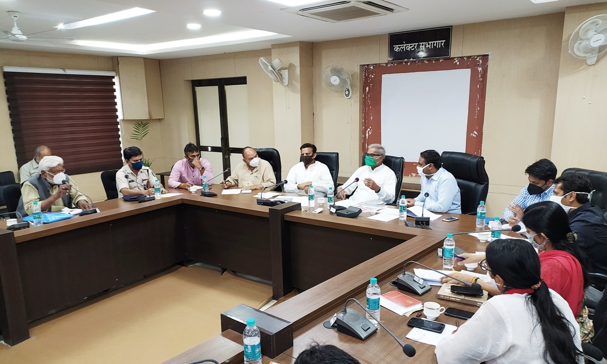 रीवा में कोरोना ने बढ़ाई टेंशन! कलेक्टर ने जारी की गाइडलाइन, जानिए क्या हुआ प्रतिबंधित और क्या खुला रहेगा रीवा में कोरोना ने बढ़ाई टेंशन! कलेक्टर ने जारी की गाइडलाइन, जानिए क्या हुआ प्रतिबंधित और क्या खुला रहेगा